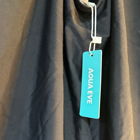 Elegant Black and White Women's One Piece Swimsuit - Picture 5 of 6